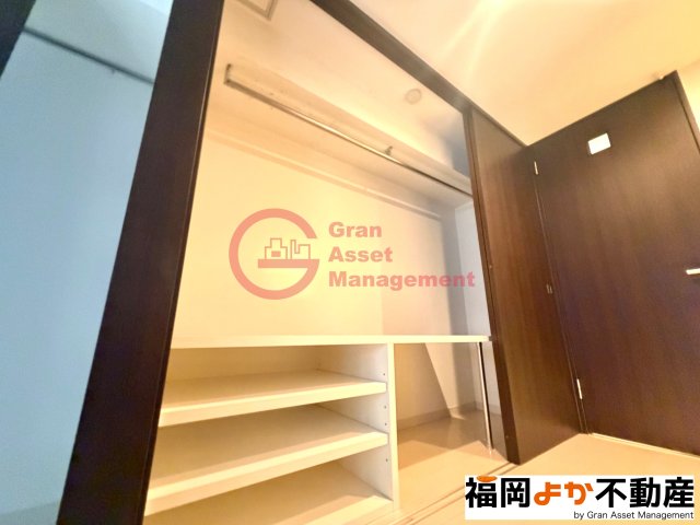 収納　【202号室実写真】大きなスペースがあり、収納には困りません