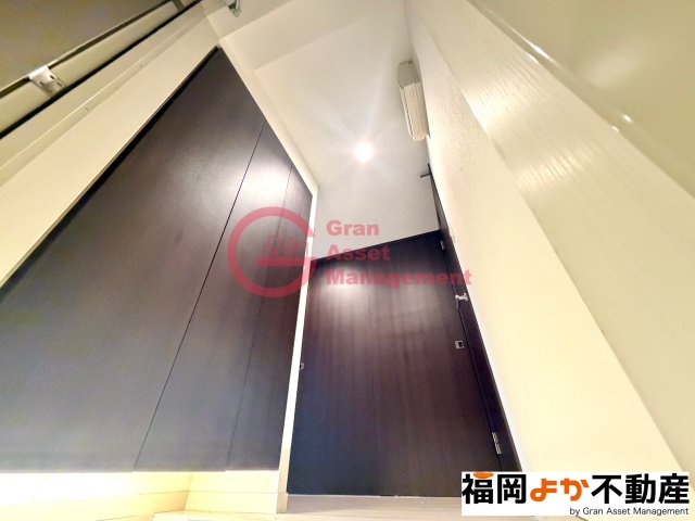 玄関　【202号室実写真】落ち着いた玄関です