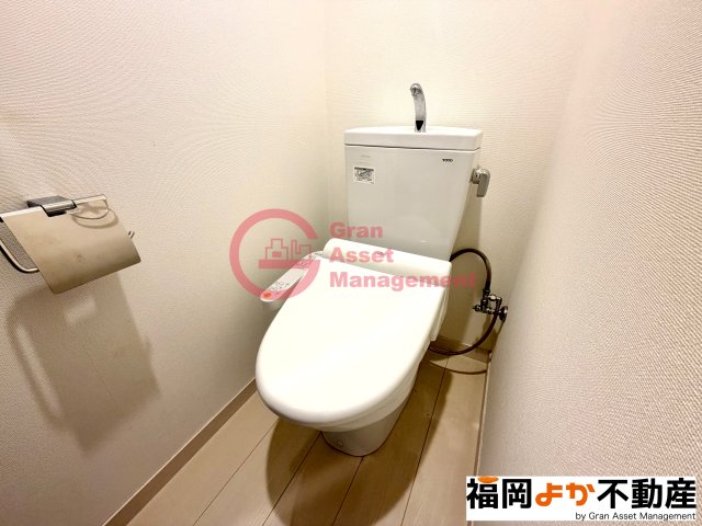 トイレ　【202号室実写真】ゆったりとした空間のトイレです