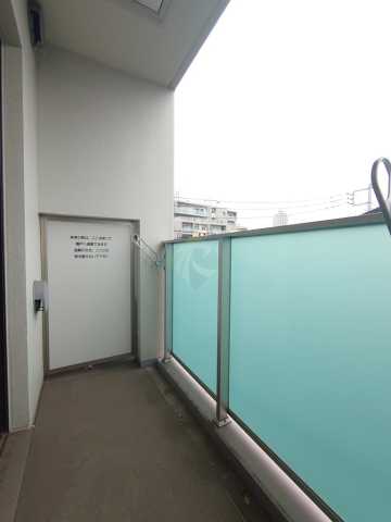バルコニー　別部屋の参考写真になります。