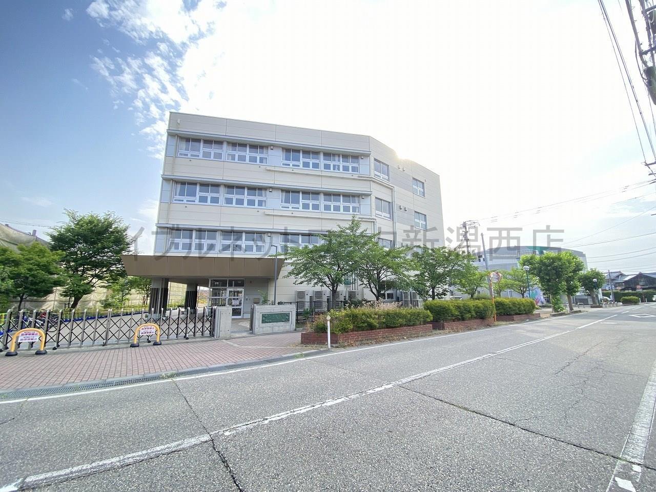 小学校　新潟市立山田小学校（小学校）まで935m