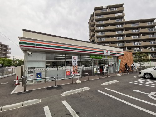 コンビニ　セブンイレブン 堺登美丘東店（コンビニ）まで545m