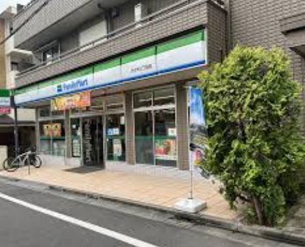 コンビニ　ファミリーマート 代々木三丁目店（コンビニ）まで241m