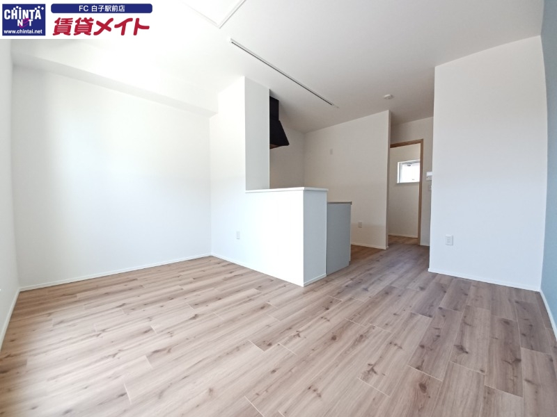 居室・リビング　同物件別部屋写真