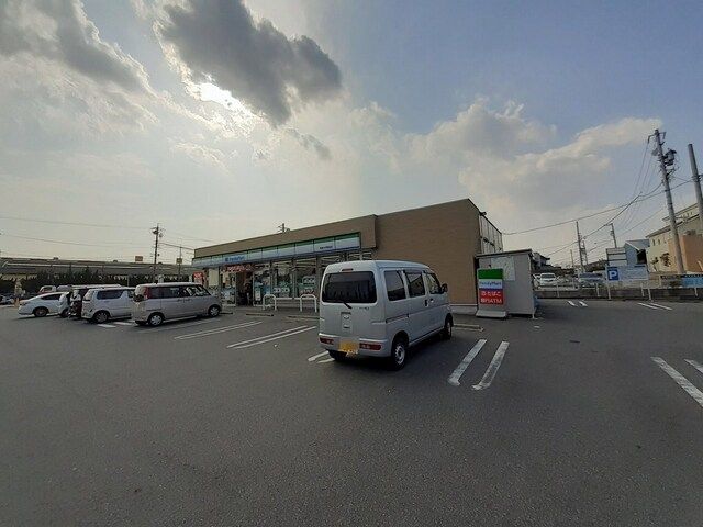コンビニ　ファミリーマート 岡崎大門駅前（コンビニ）まで250m