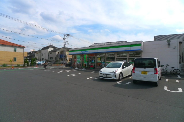 コンビニ　ファミリーマート上北台三丁目店（コンビニ）まで373m