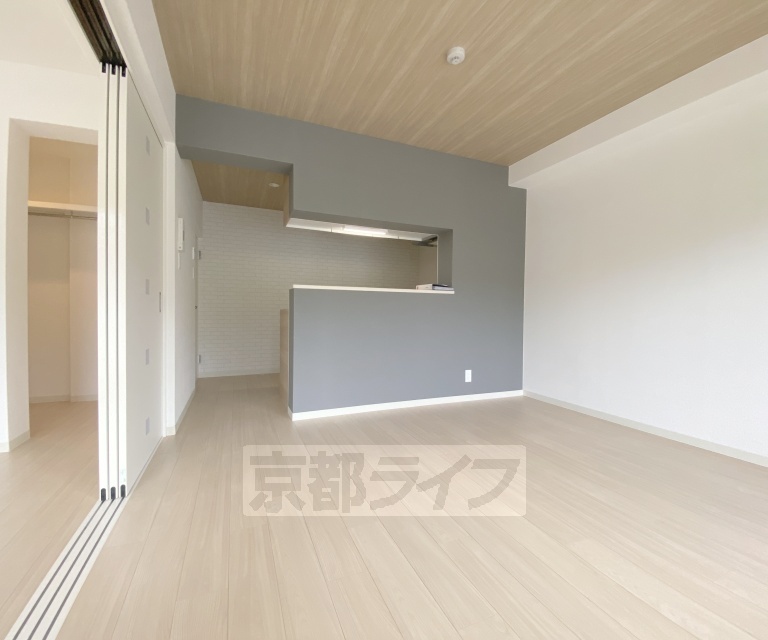居室・リビング　地下鉄松ケ崎駅まで徒歩５分の通勤通学便利な立地です。駅...