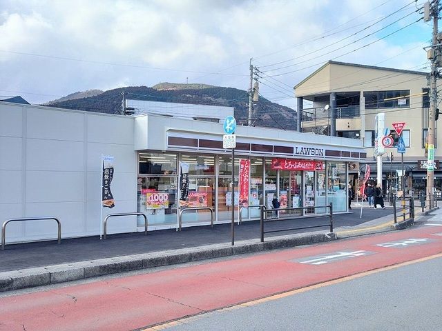 コンビニ　ローソン 湯布院駅前通り店（コンビニ）まで500m