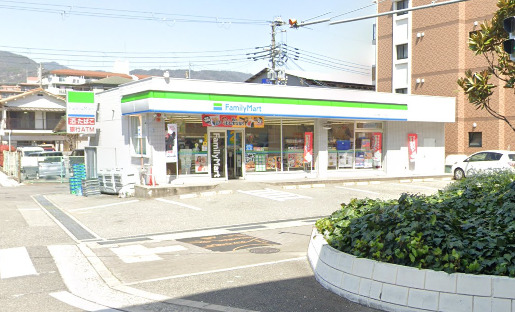コンビニ　ファミリーマート 深江本町一丁目店（コンビニ）まで94m