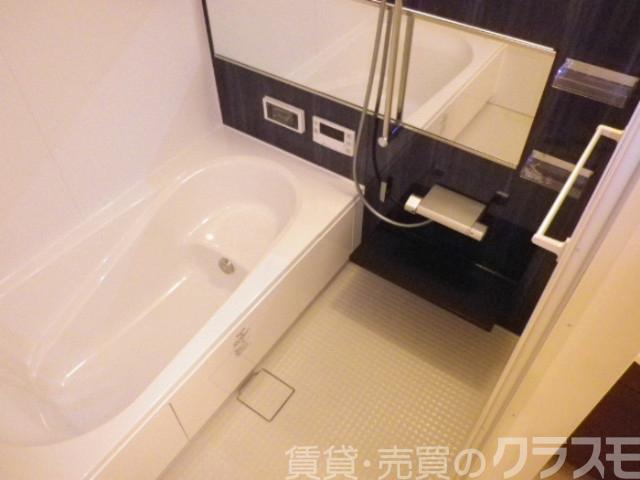 バス・シャワールーム　浴室乾燥機＆追焚機能付き広々バスルーム♪
