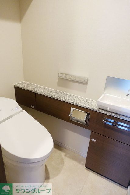 トイレ　※写真は同タイプ住戸です。
