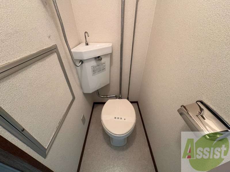 トイレ　こちらはトイレです。清潔感があり、安心して使用できます。