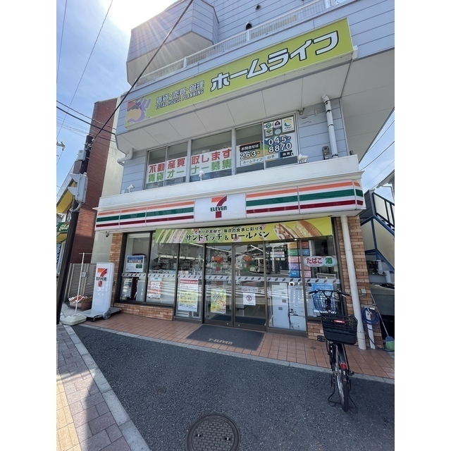 コンビニ　セブンイレブン横浜山手駅前店（コンビニ）まで110m