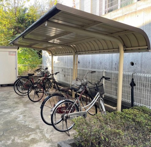 その他　屋根付き駐輪場