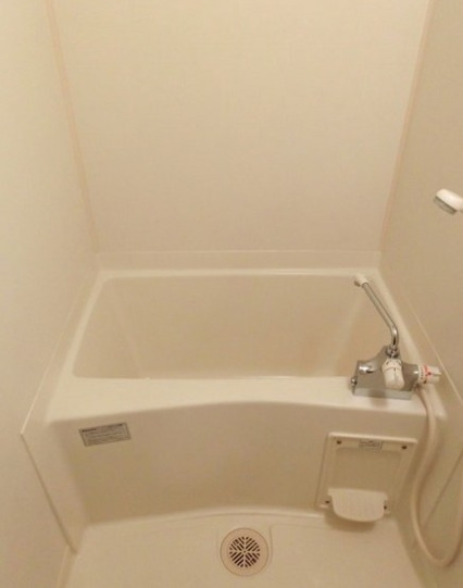 バス・シャワールーム　別部屋の画像を使用しております。