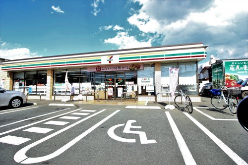 コンビニ　セブンイレブン東久留米下里7丁目店（コンビニ）まで701m