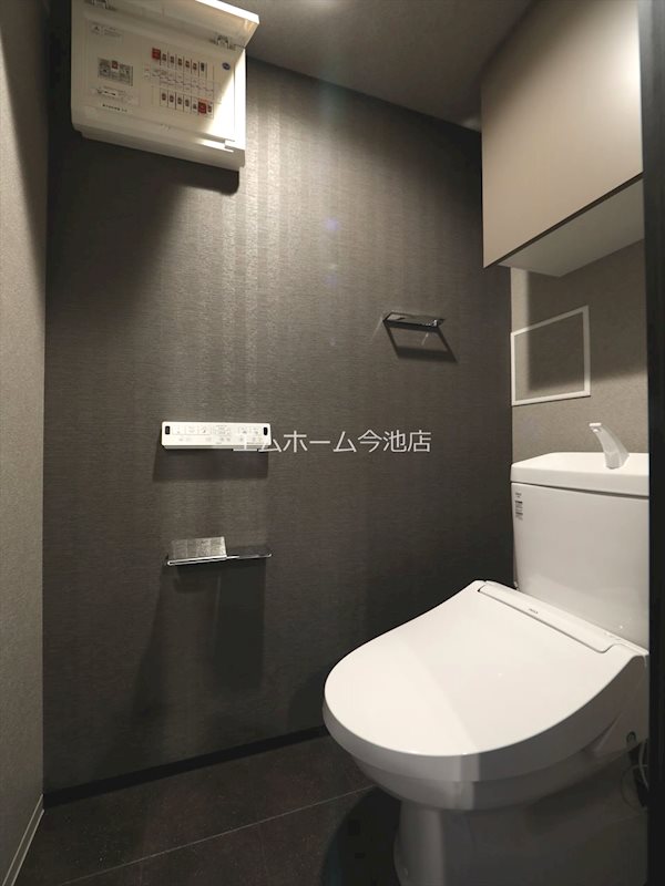 トイレ　温水洗浄暖房便座付トイレ