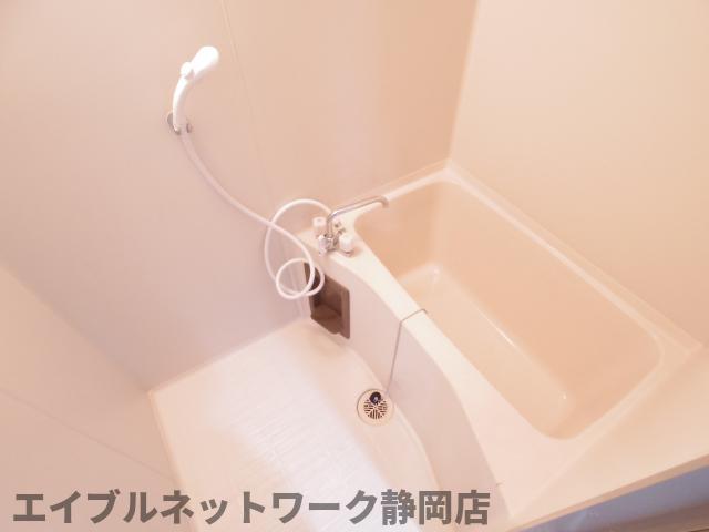 ＪＲ東海道本線 静岡駅 バス乗車時間：20分 最寄りバス停で下車 徒歩2分 3階建 築36年の風呂写真