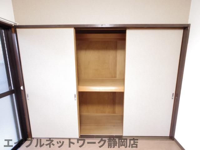 ＪＲ東海道本線 静岡駅 バス乗車時間：20分 最寄りバス停で下車 徒歩2分 3階建 築36年の内装写真