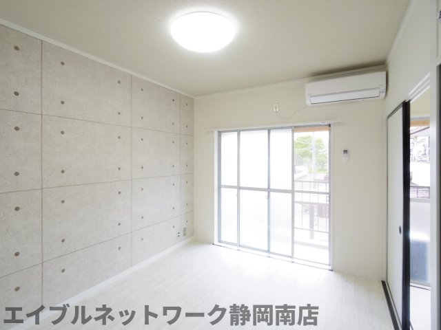 居室・リビング　居間です