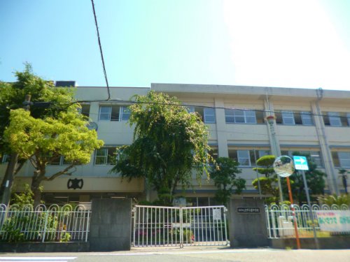 中学校　西宮市立上甲子園中学校（中学校）まで1107m
