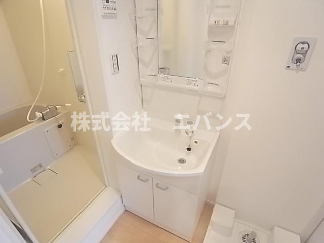 洗面設備　独立洗面台で身支度をすべて済ませてしまいましょう