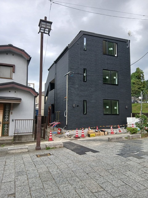 建物外観　瑞鳳殿入口近く、落ち着いた住環境で快適な暮らしを。