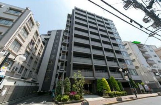 建物外観　鉄筋コンクリート造のがっちりとした建物。