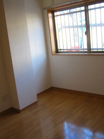 その他　同じ建物の別号室になります。