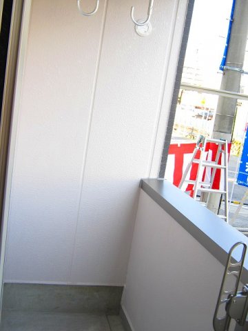 バルコニー　同じ建物の別号室になります。
