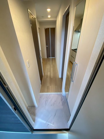 玄関　※同タイプの部屋のお写真となります。