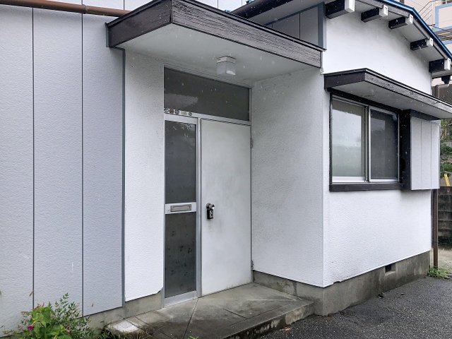 玄関　現況が相違する場合は現況を優先致します。2026年8月撮影