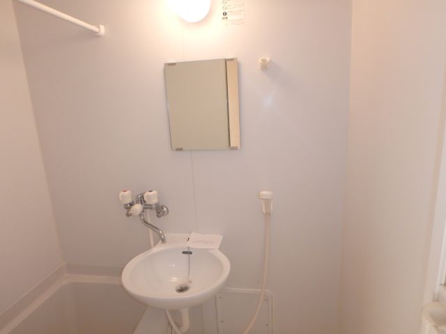 洗面設備　他のお部屋の参考写真となります。