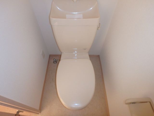 トイレ　他のお部屋の参考写真となります。