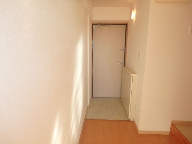 玄関　他のお部屋の参考写真となります。