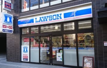 コンビニ　ローソン 東新宿明治通店（コンビニ）まで310m