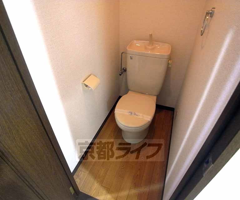 トイレ　広々としたトイレです。