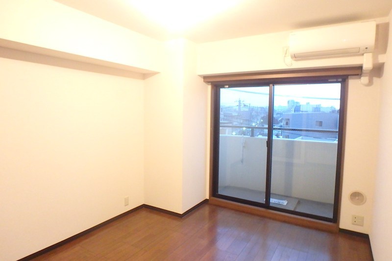 居室・リビング　※同仕様部屋写真