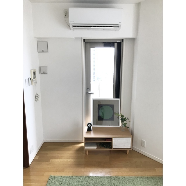 居室・リビング　家具・調度品等は配置例です。実際の賃貸住居には含まれません。