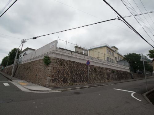 中学校　神戸市立中学校 上野中学校（中学校）まで539m