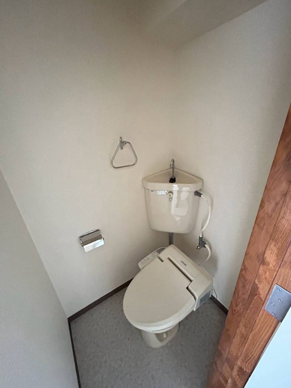 ＪＲ呉線 呉駅 徒歩13分 5階建 築32年のトイレ写真
