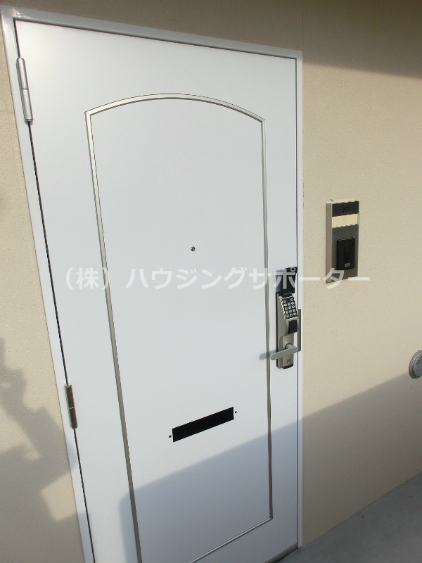 セキュリティ　玄関は電子ロックなので、鍵をなくす心配も無くて良いですね