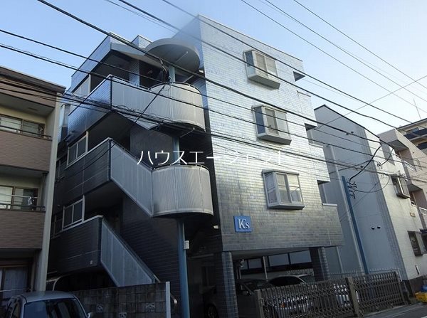 建物外観　タイル張りのマンションです