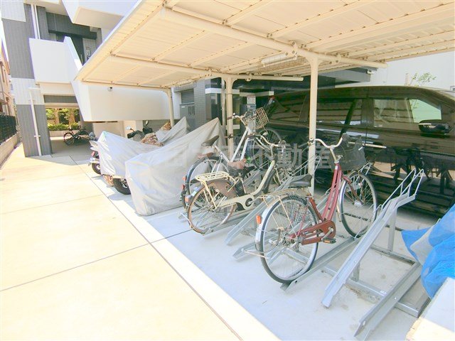 その他共有部分　屋根付き駐輪場