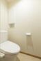 トイレ　落ち着いた色調のトイレです