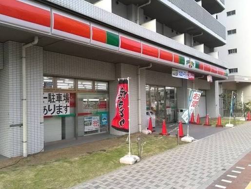 コンビニ　ファミリーマート江東南砂四丁目店（コンビニ）まで361m