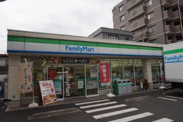 コンビニ　ファミリーマート 宮前南野川店（コンビニ）まで583m