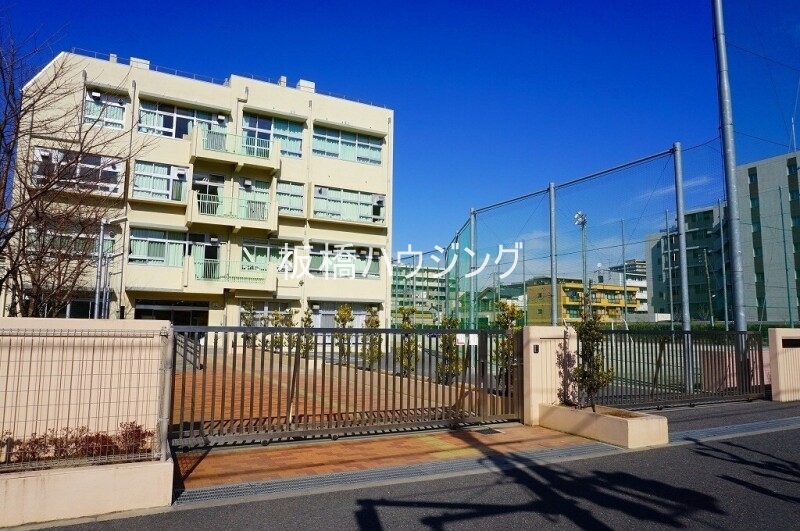 中学校　志村第二中学校（中学校）まで2014m