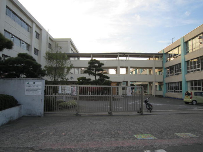 小学校　香川小学校（小学校）まで110m