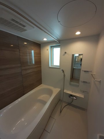 バス・シャワールーム　落ち着いた空間のお風呂です